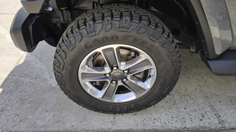 Used 2020 Jeep Wrangler Unlimited Sahara AWD/4WD image 9