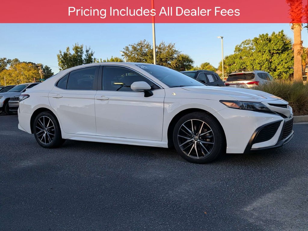 Used 2024 Toyota Camry SE FWD image 2