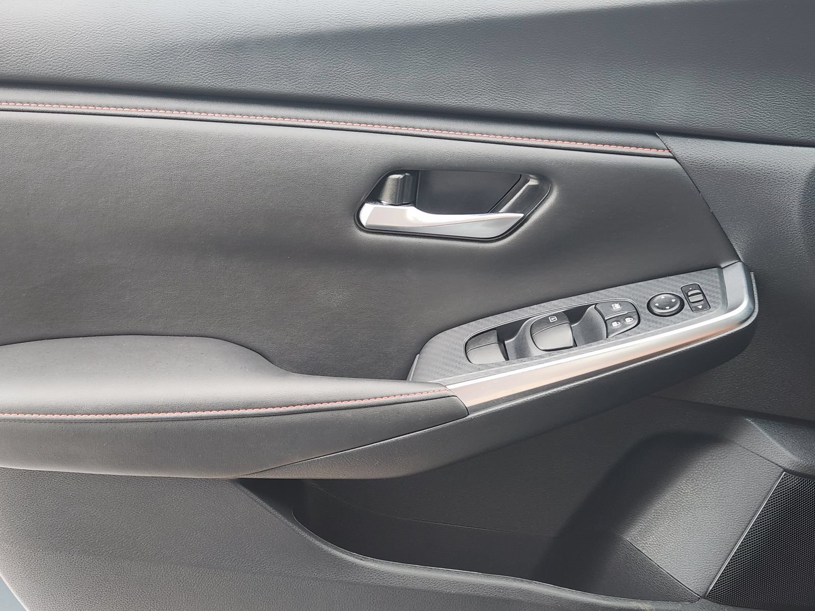 Certified 2025 Nissan Sentra SR FWD image 26
