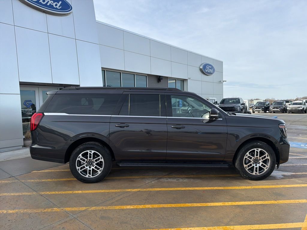 Used 2025 Ford Expedition Max Active AWD/4WD image 8