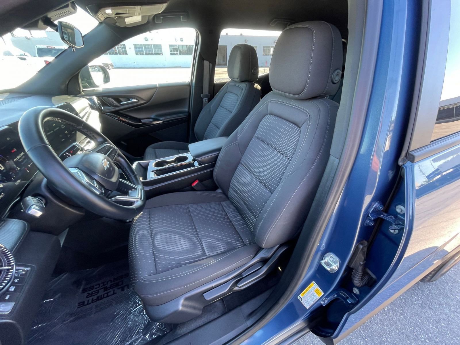 Used 2025 Chevrolet Equinox LT image 36