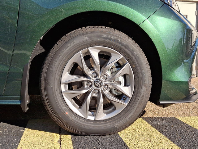 Certified 2026 Toyota Sienna XLE image 8