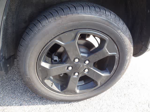Used 2019 Jeep Grand Cherokee Laredo RWD image 34