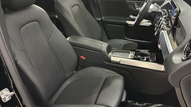 Certified 2026 Mercedes-Benz GLB 250 4MATIC image 37