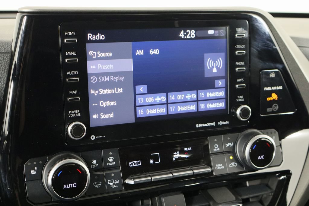 Used 2021 Toyota Highlander XLE image 31