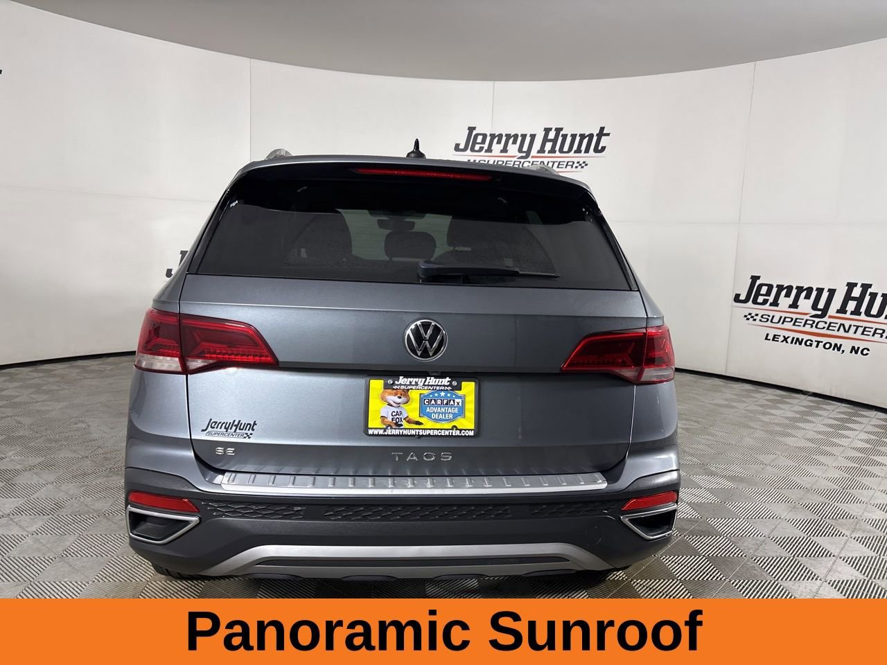 Used 2023 Volkswagen Taos SE w/ Panoramic Sunroof Package image 6