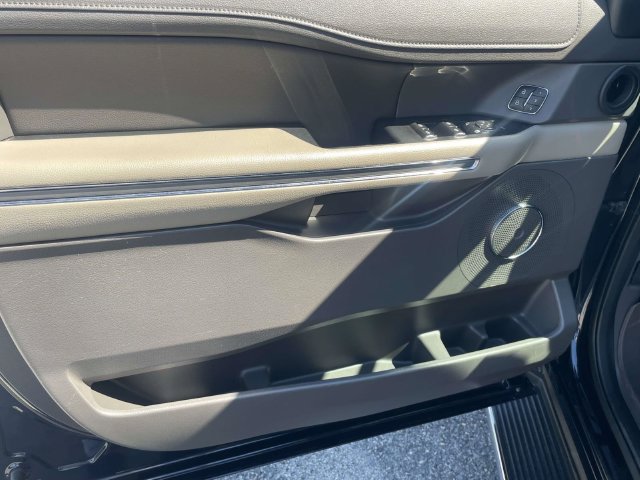 Used 2021 Ford Expedition XLT RWD image 16