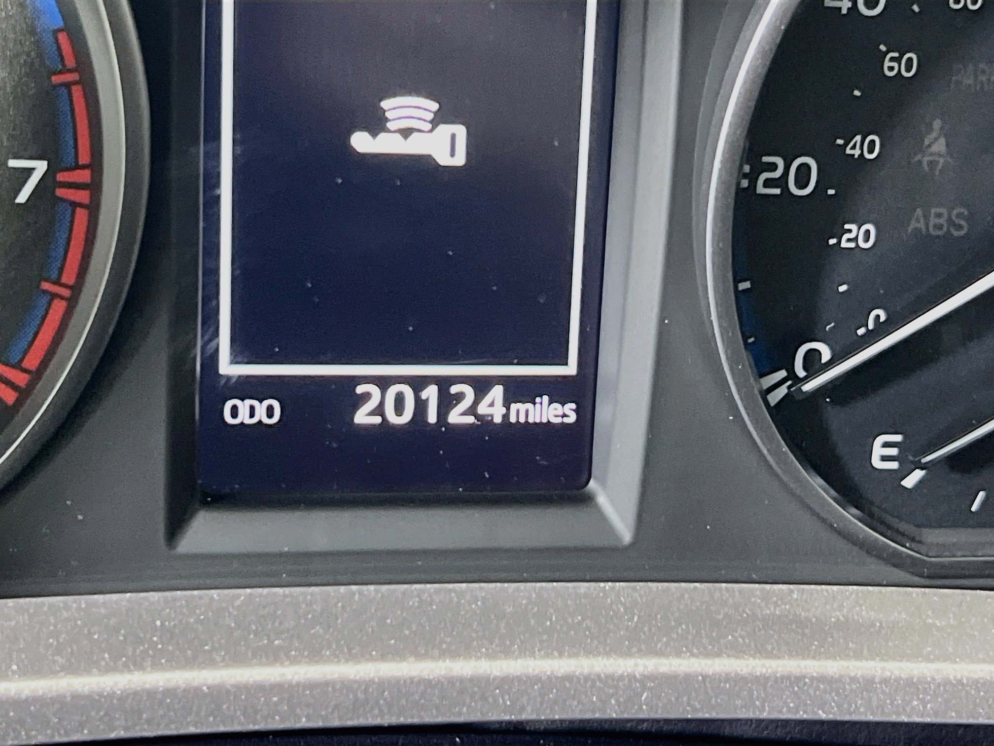Used 2018 Toyota RAV4 XLE AWD/4WD image 12