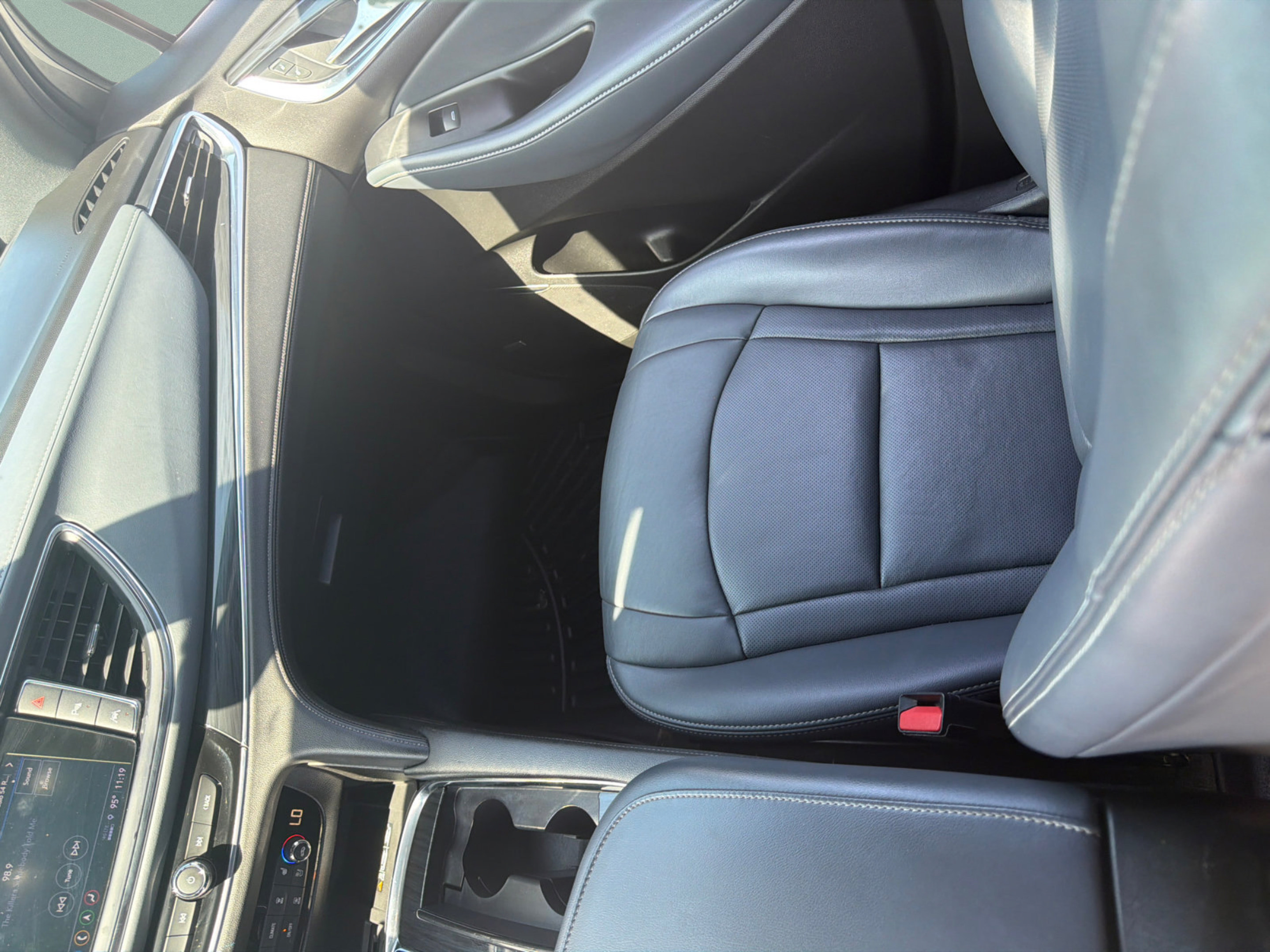 Used 2022 Buick Enclave Premium AWD/4WD image 15