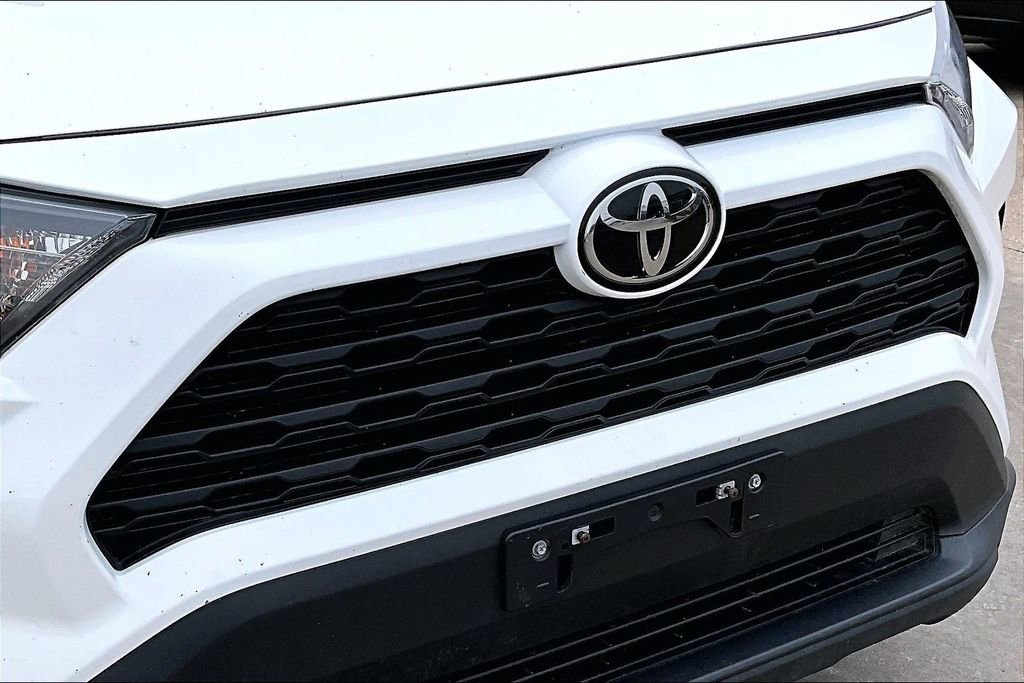 Used 2022 Toyota RAV4 LE image 35