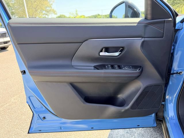 New 2026 Nissan Kicks SR w/ Cold Weather Package FWD image 14