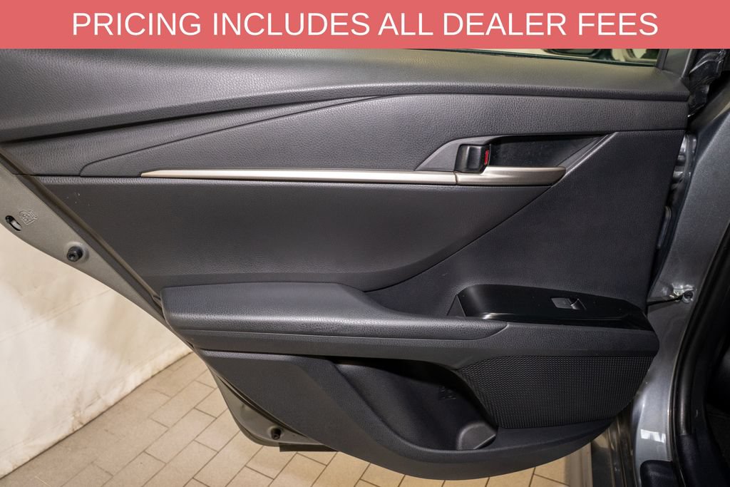 Used 2025 Toyota Camry SE w/ Convenience Package AWD/4WD image 9