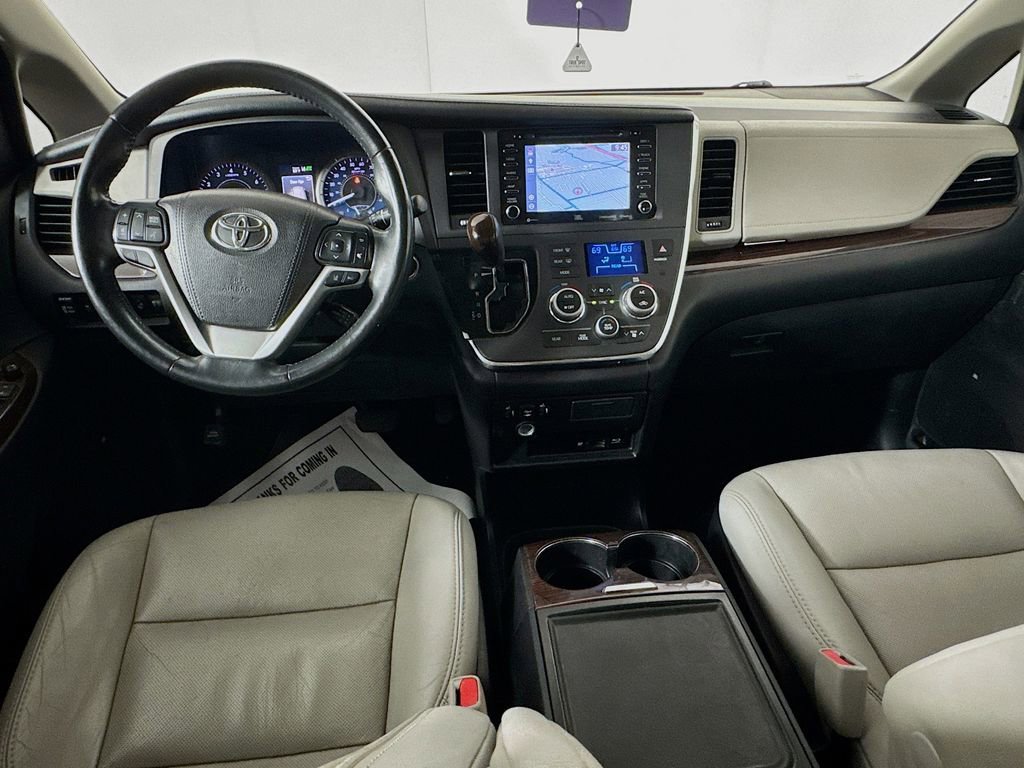 Used 2018 Toyota Sienna Limited Premium w/ Carpet Mat Package image 26
