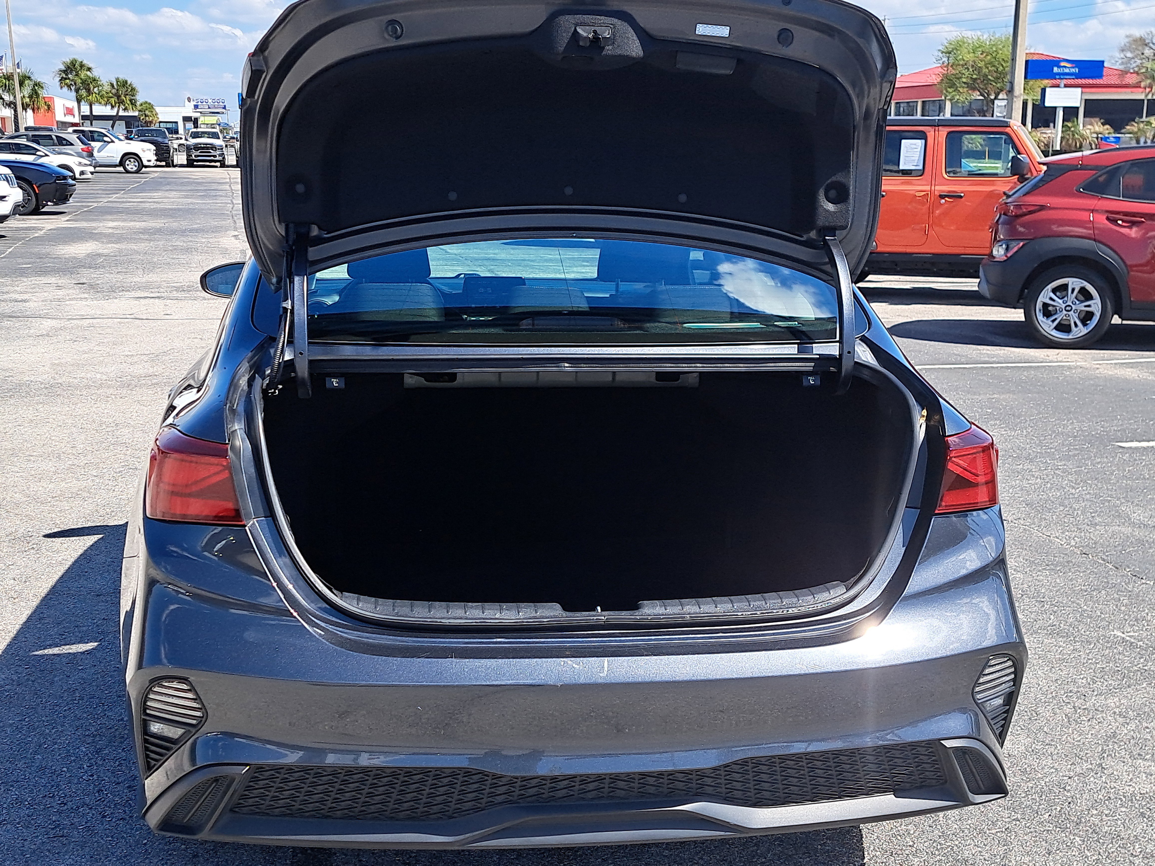 Used 2024 Kia Forte LXS image 7