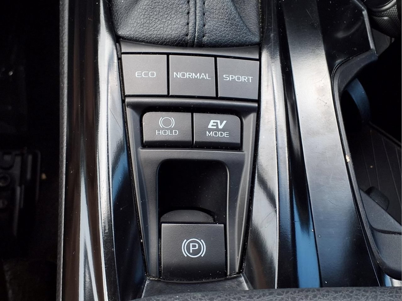 Used 2025 Toyota Camry LE FWD image 17