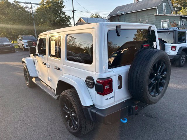 Used 2022 Jeep Wrangler Unlimited Sahara w/ Cold Weather Group AWD/4WD image 4
