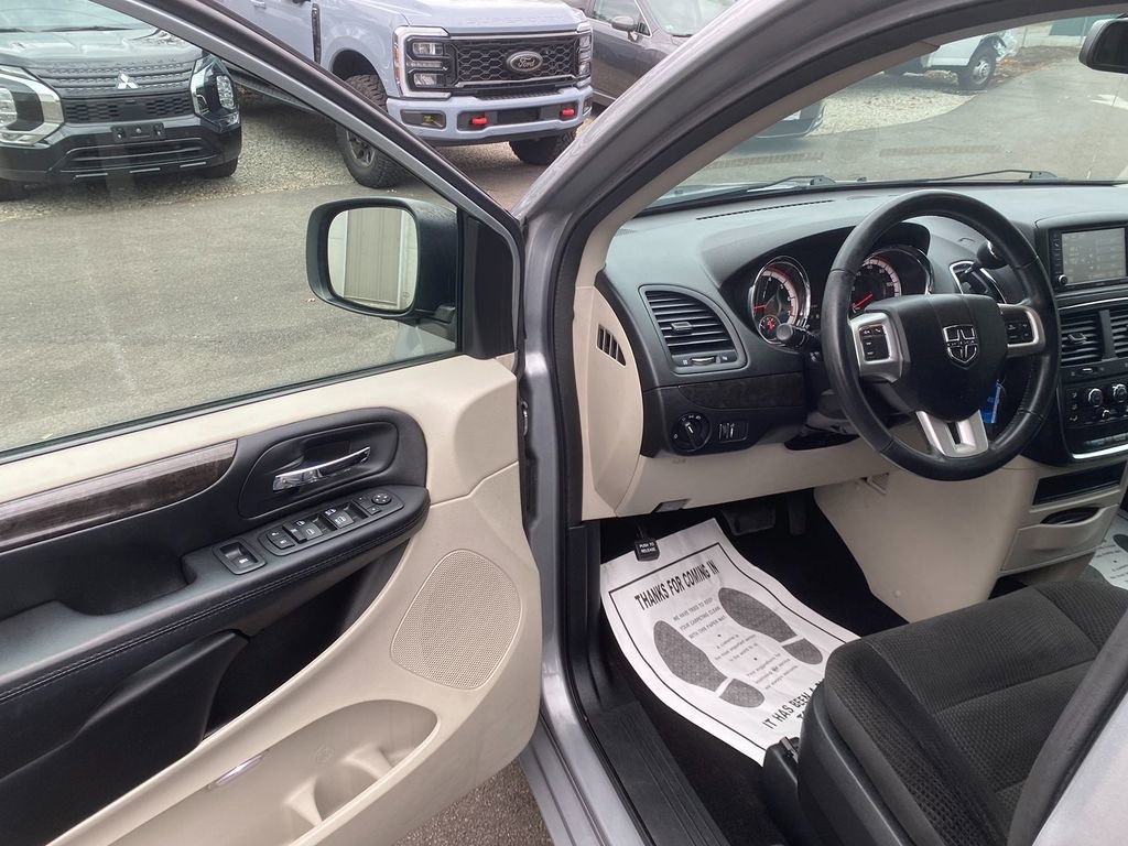 Used 2017 Dodge Grand Caravan SE w/ Power Window Group FWD image 10