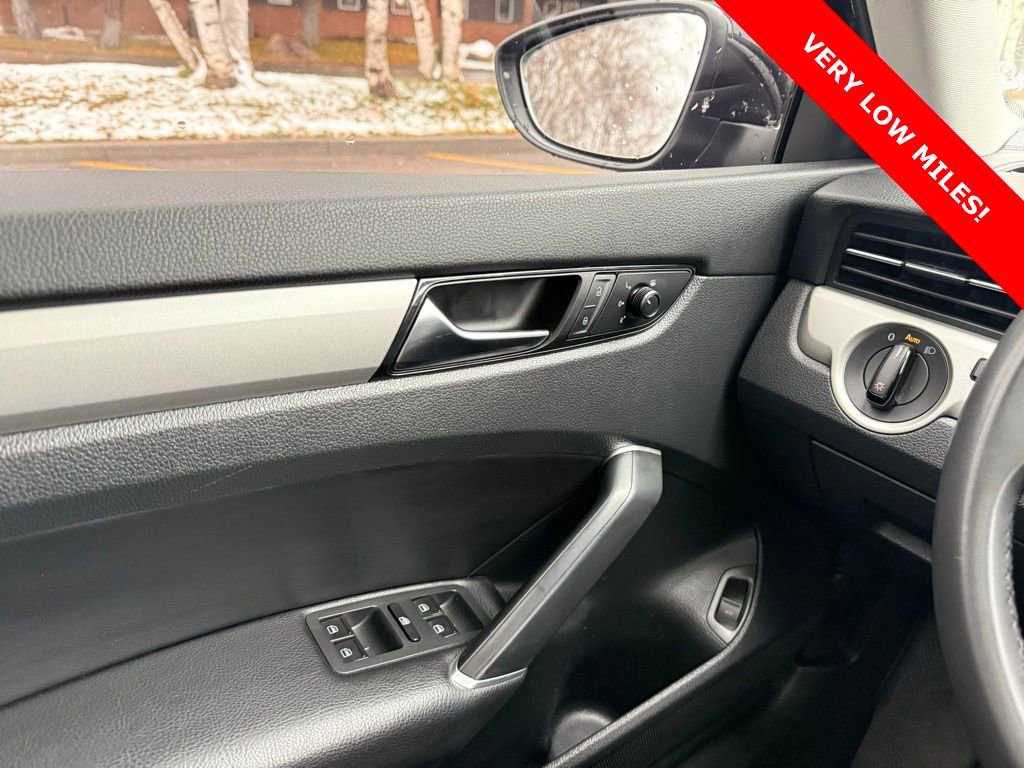 Used 2021 Volkswagen Passat 2.0T SE image 27