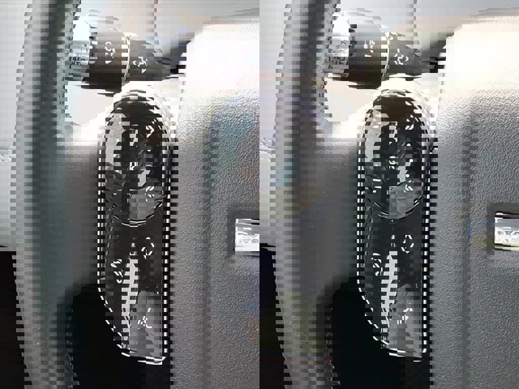 Used 2020 Land Rover Range Rover Evoque SE image 18