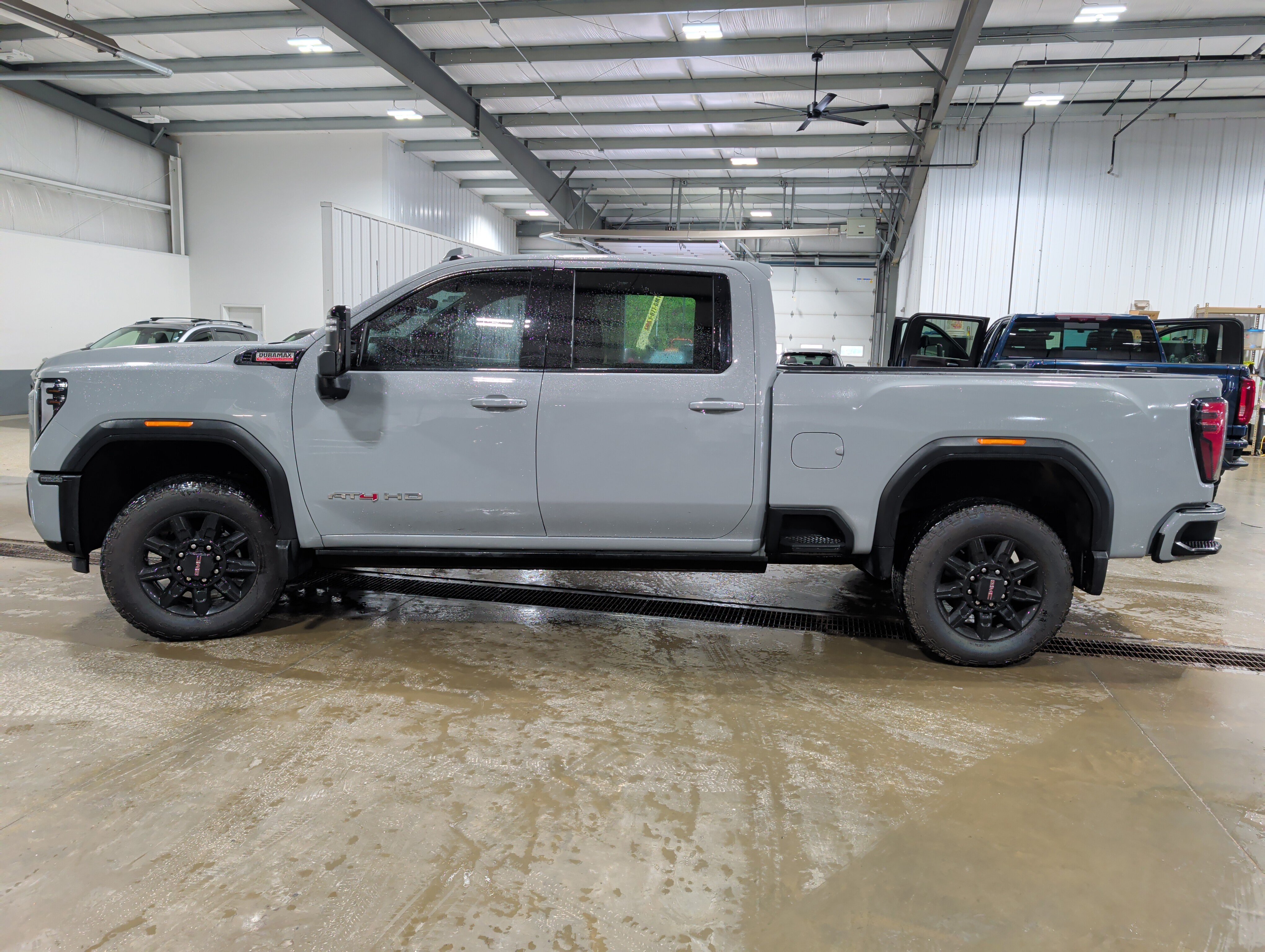 Used 2024 GMC Sierra 2500 AT4 w/ AT4 Premium Plus Package AWD/4WD image 5