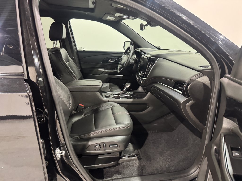 Used 2023 Chevrolet Traverse RS AWD/4WD image 22