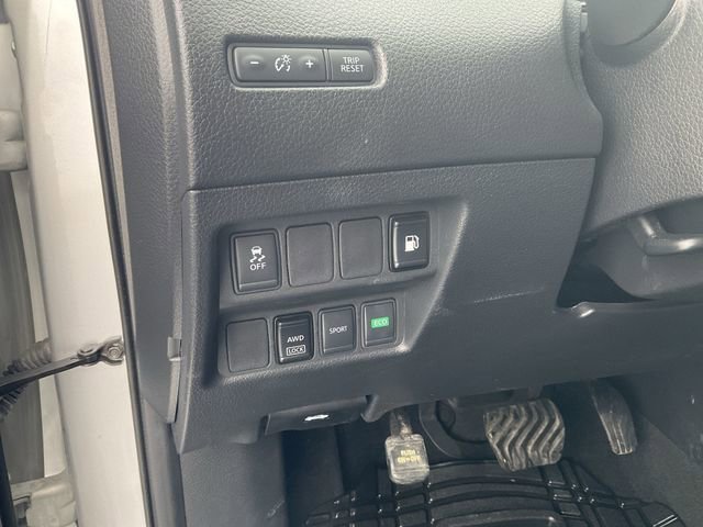 Used 2018 Nissan Rogue S image 16