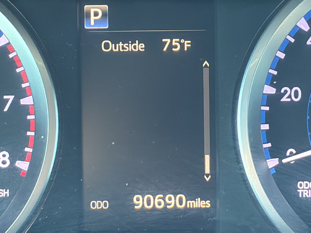 Used 2017 Toyota Highlander LE FWD image 27
