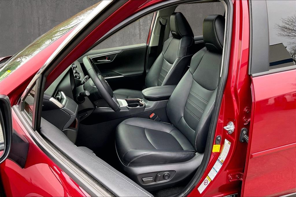 Used 2019 Toyota RAV4 Limited w/ Advanced Technology Package AWD/4WD image 21