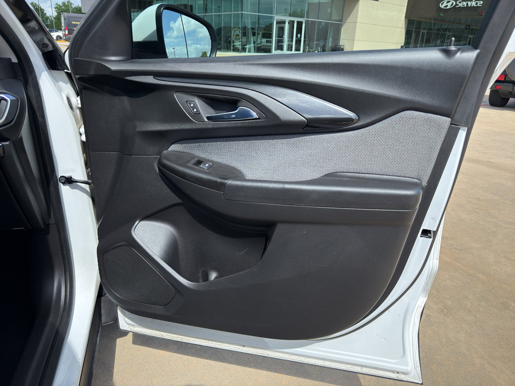 Used 2023 Chevrolet TrailBlazer LT FWD image 22