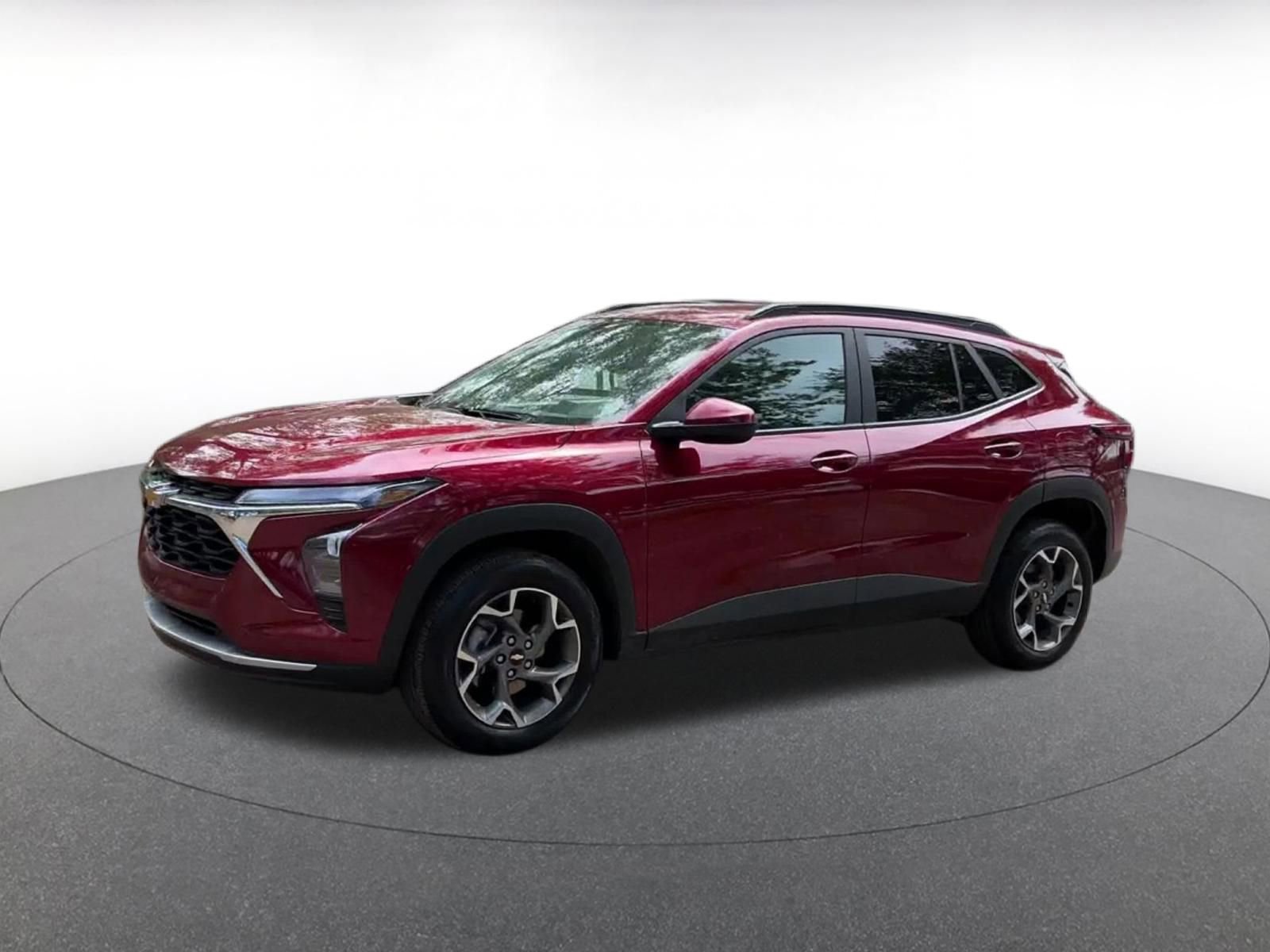 Used 2025 Chevrolet Trax LT FWD image 7