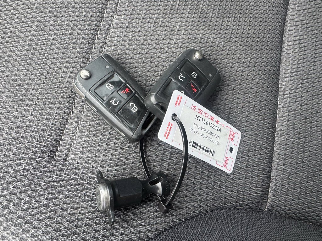 Used 2017 Volkswagen Golf S image 29