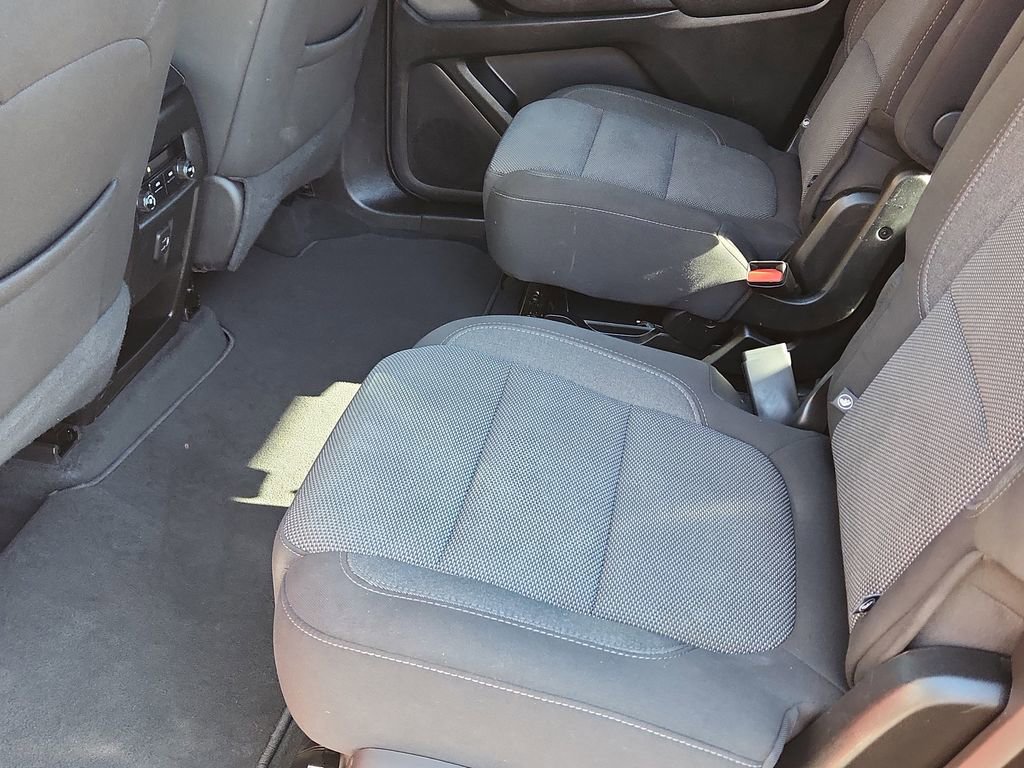 Used 2023 Chevrolet Traverse LT image 9