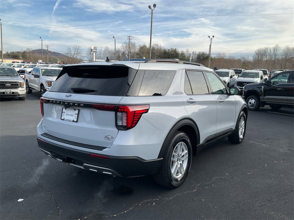 New 2026 Ford Explorer Active image 5