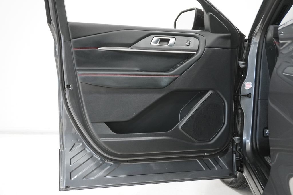 Used 2025 Ford Explorer ST-Line w/ ST-Line Street Pack image 9