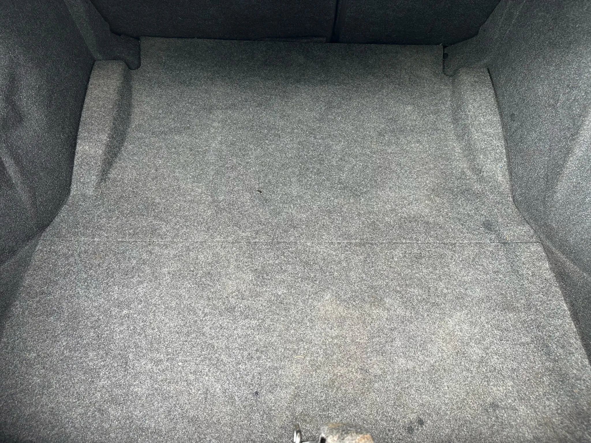 Used 2010 Dodge Challenger SE image 21