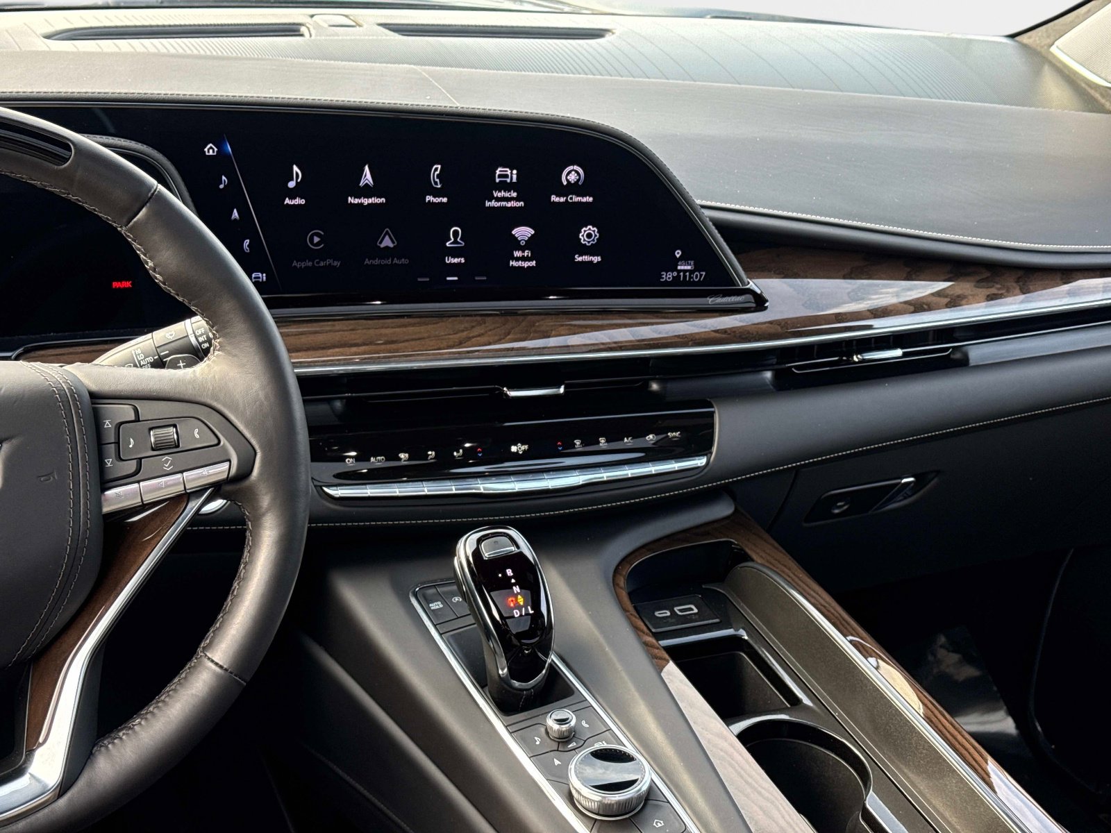 Used 2024 Cadillac Escalade ESV Sport Platinum image 3