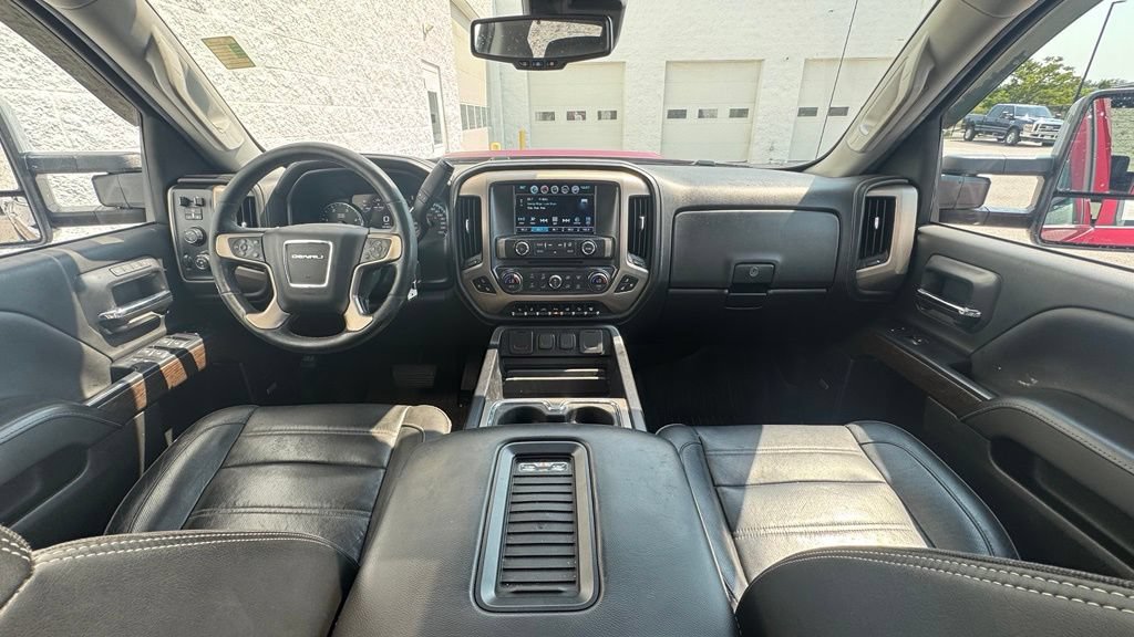Used 2019 GMC Sierra 2500 Denali w/ Duramax Plus Package AWD/4WD image 9