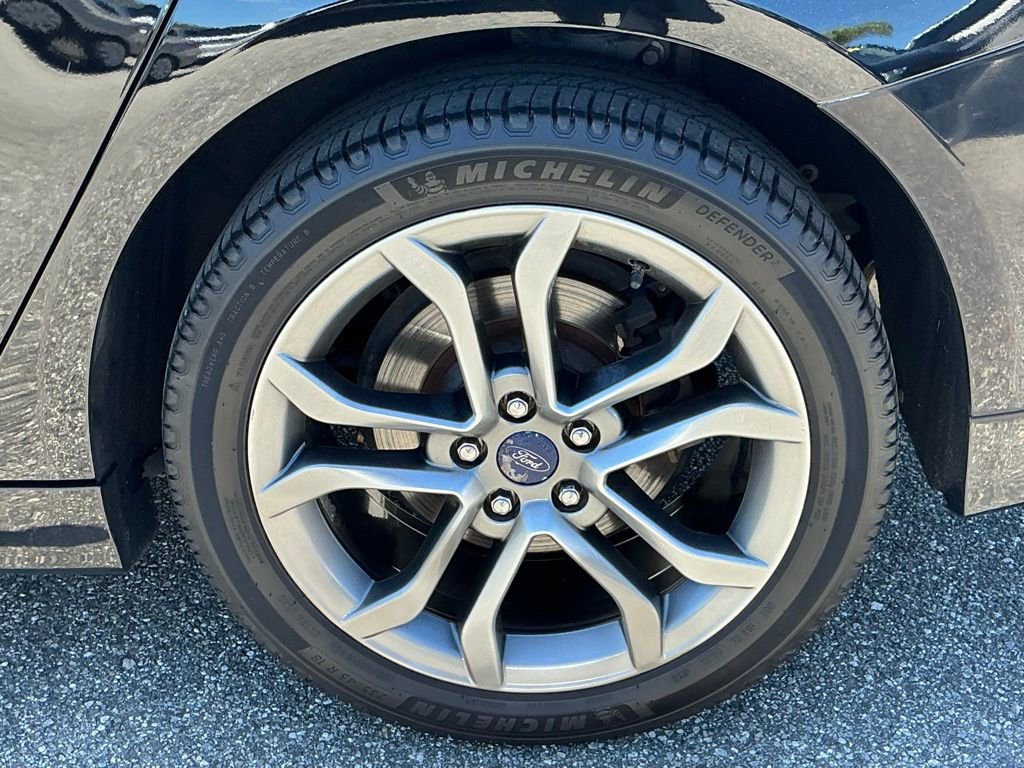 Used 2017 Ford Fusion SE w/ Equipment Group 201A FWD image 16