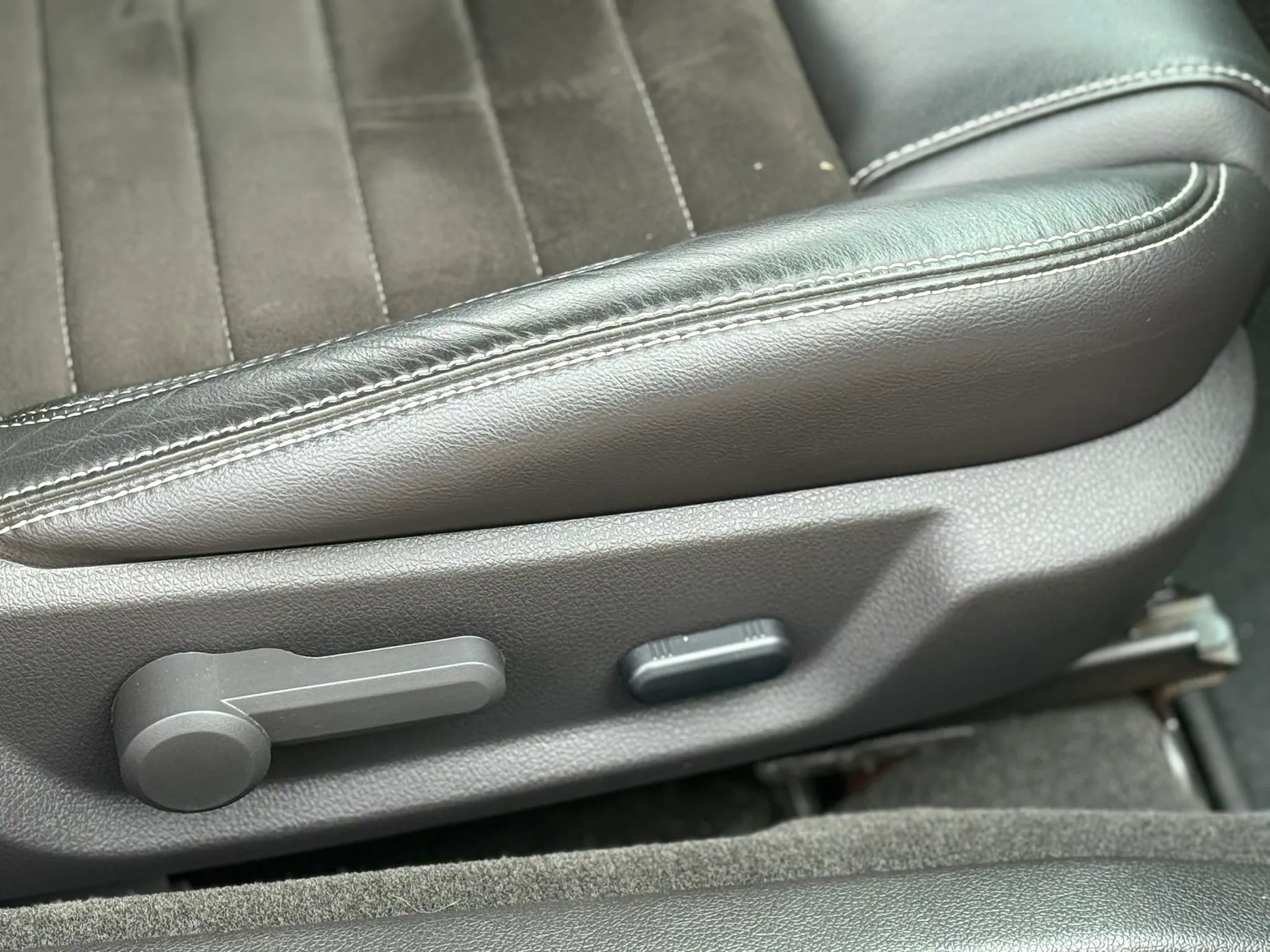 Used 2013 Ford Mustang GT Premium RWD image 48