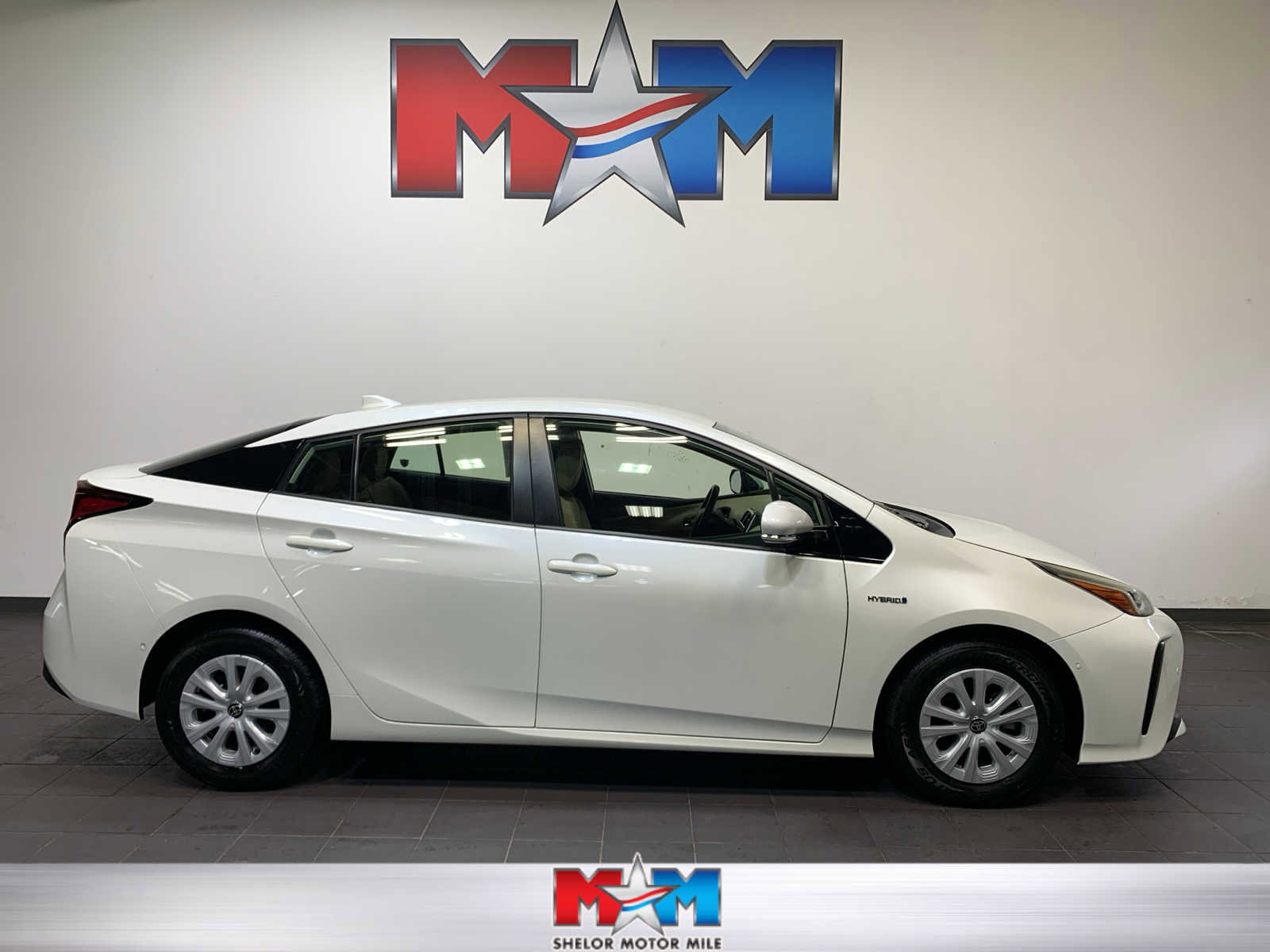 Used 2019 Toyota Prius LE FWD image 1