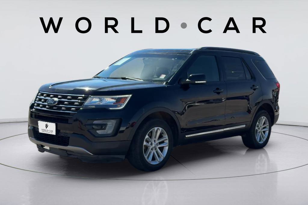 Used 2017 Ford Explorer XLT w/ Equipment Group 202A FWD image 2