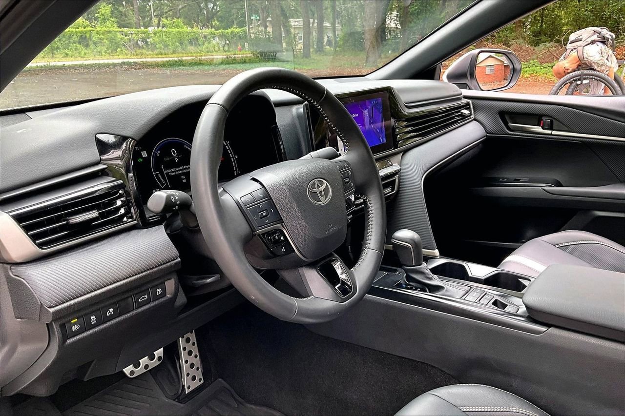 Used 2025 Toyota Camry SE FWD image 14