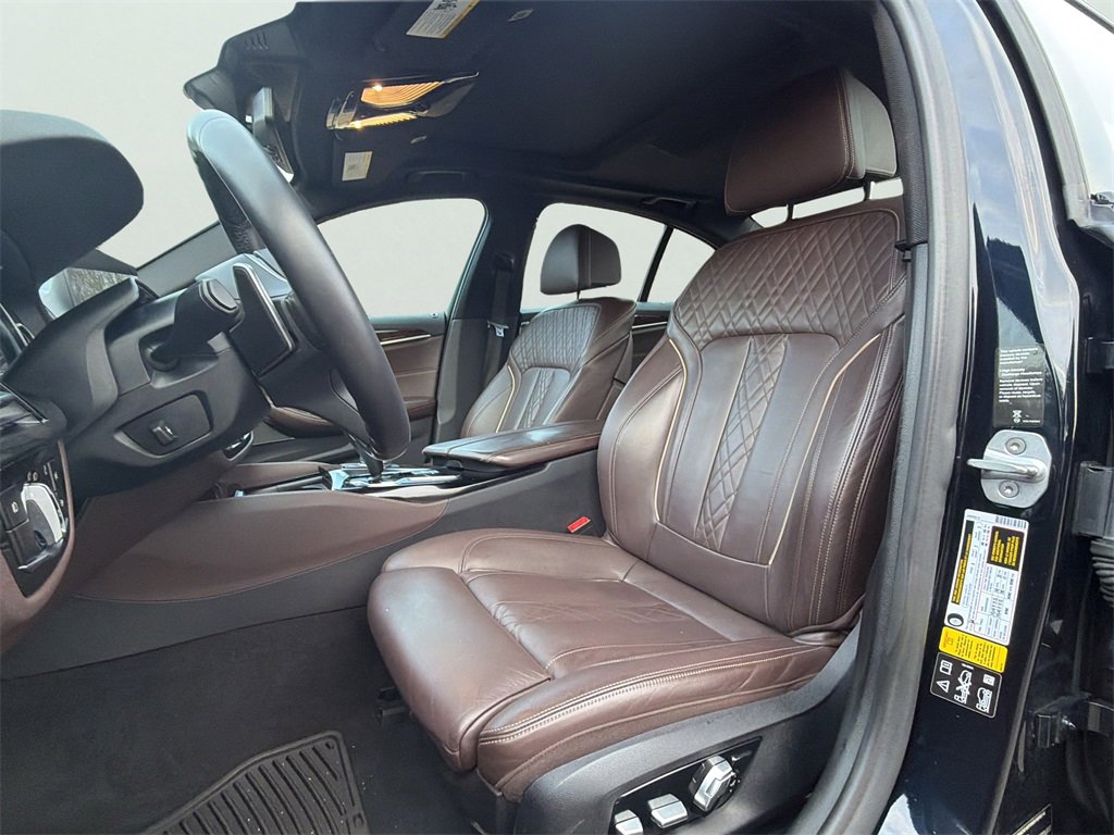 Used 2018 BMW 540i xDrive w/ M Sport Package image 2