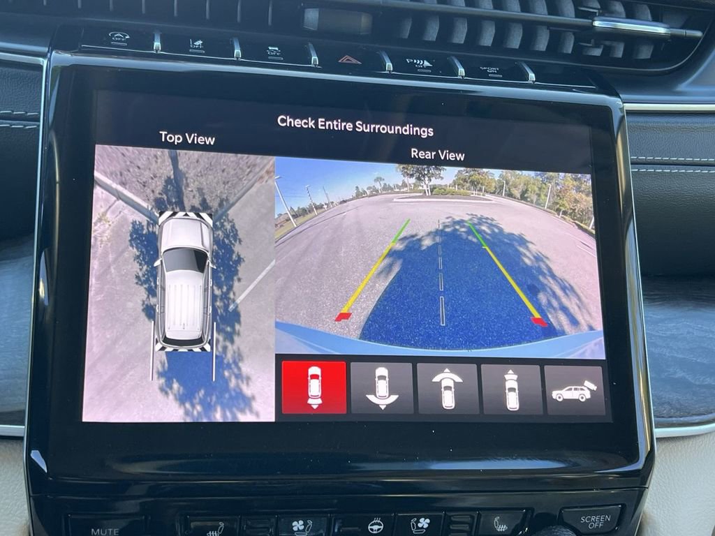 Used 2022 Jeep Grand Cherokee Limited w/ Luxury Tech Group II image 19