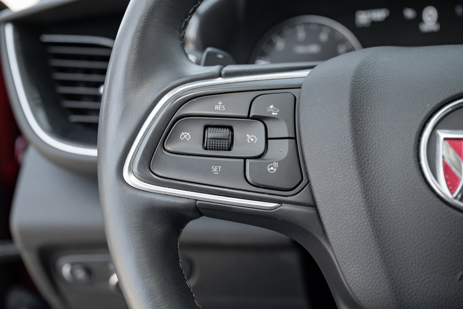 Used 2023 Buick Envision Essence image 24