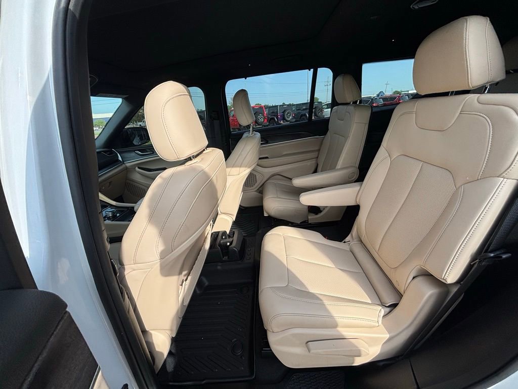 Used 2025 Jeep Grand Cherokee L Limited w/ Luxury Tech Group II image 13