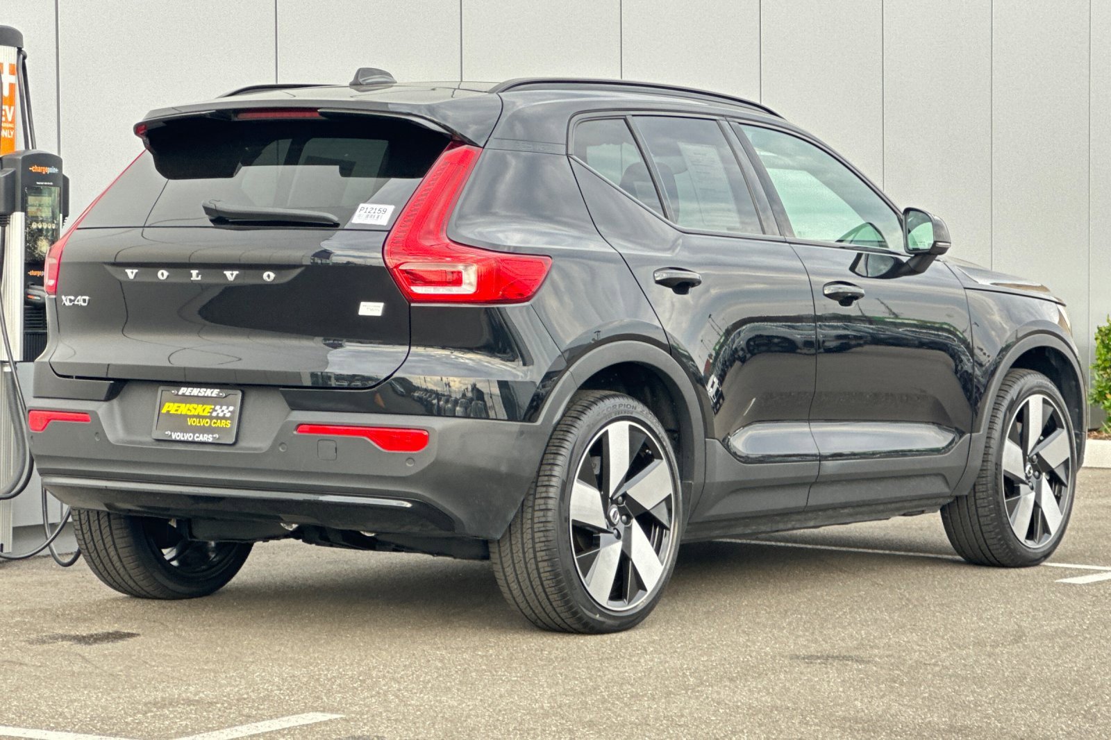 Used 2023 Volvo XC40 Recharge Ultimate w/ Protection Package Premier image 5