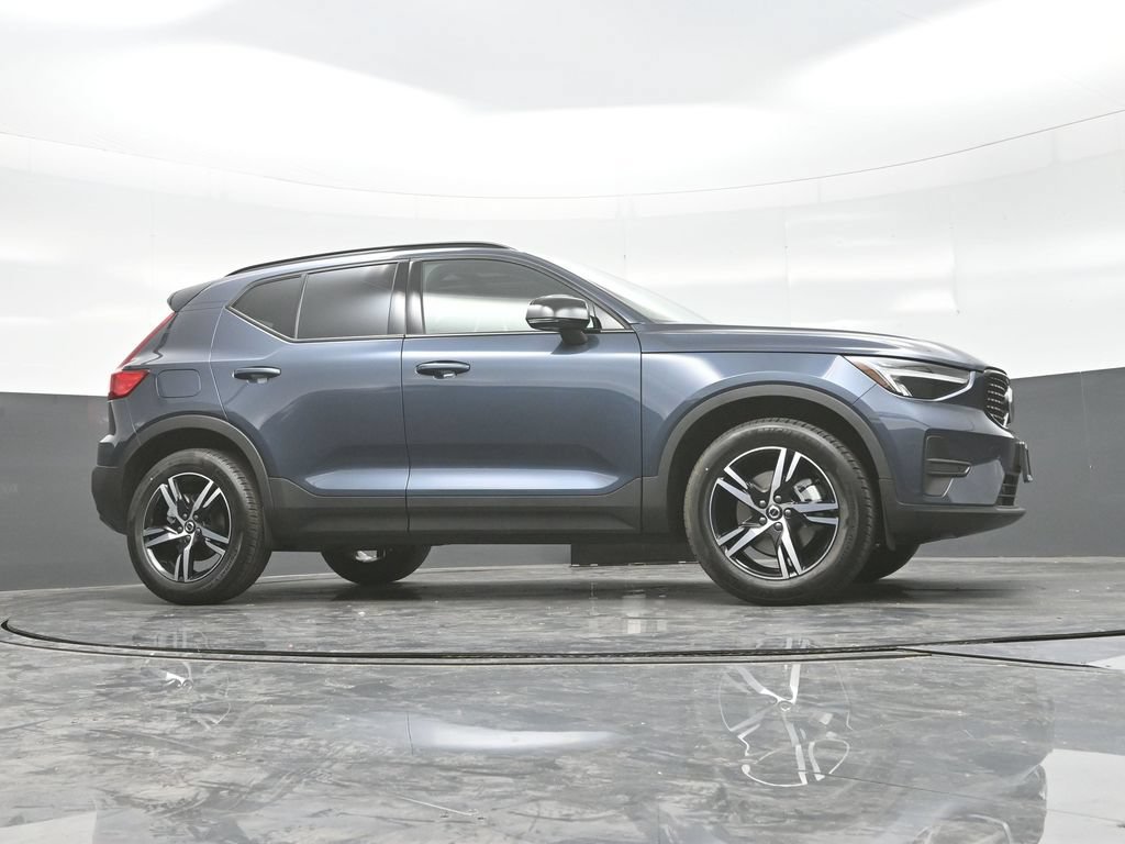 New 2026 Volvo XC40 B5 Core w/ Climate Package AWD/4WD image 28