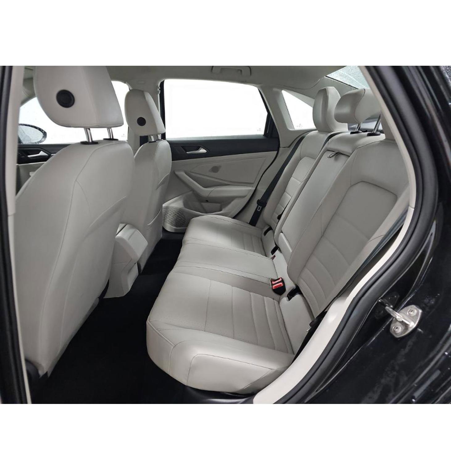 Used 2023 Volkswagen Jetta SE image 5