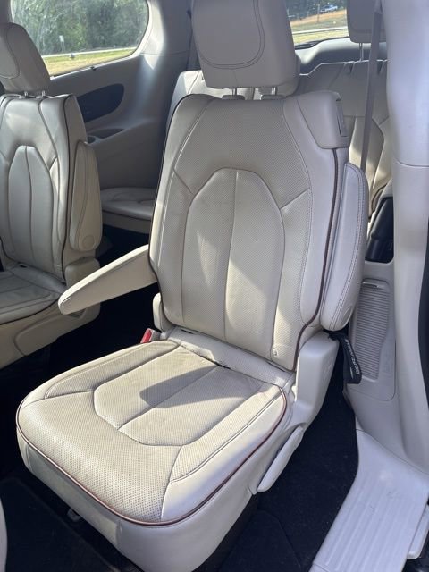 Used 2020 Chrysler Pacifica Limited w/ Advanced Safetytec Group image 19